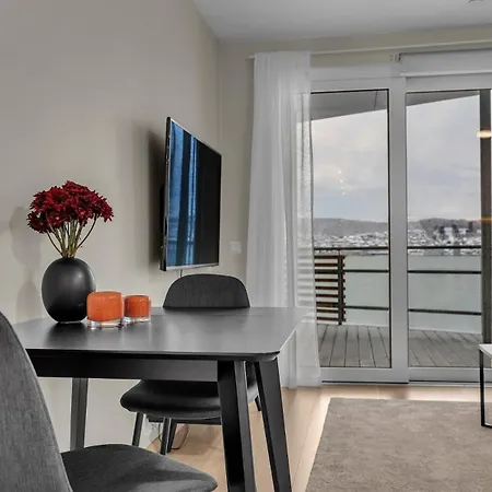 Northstay - Arctic View Apartment, Free Parking, Sleeps 4 *