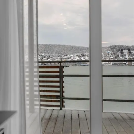 Northstay - Arctic View Apartment, Free Parking, Sleeps 4 *